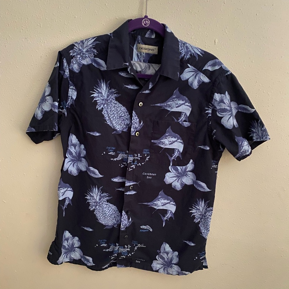 Designs Button Down Short Sleeve Shirt Size S